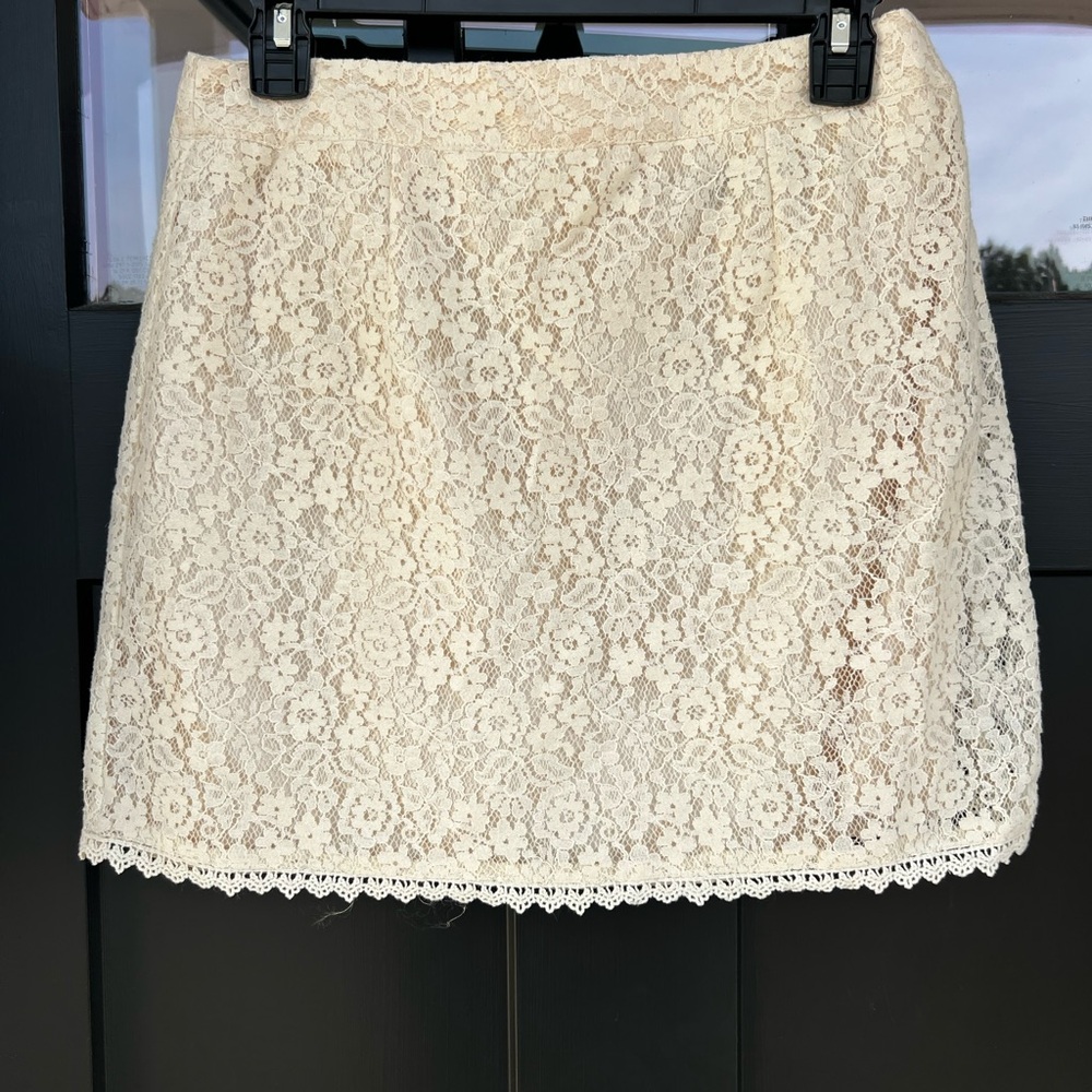 Womens Ivory Cream Chic Lace Mini Skirt Size Large (fits like a M). Boho casual